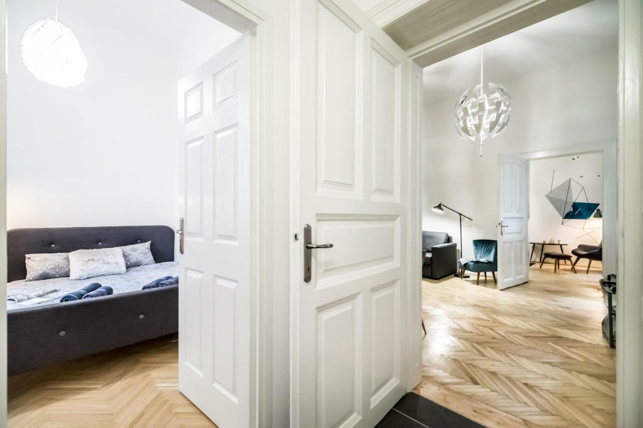 Bpr Colorlib Art Apartment Budapest Kültér fotó